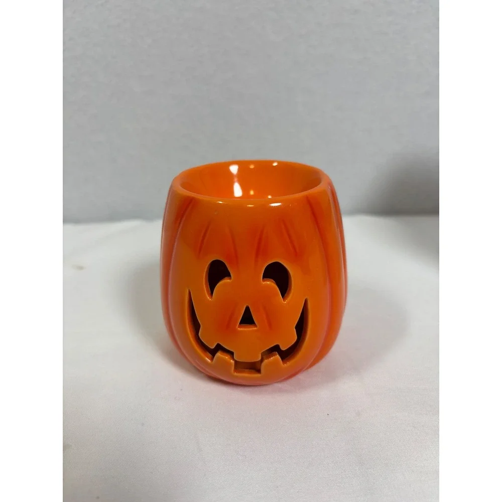 Scentsy Cut It Out Mini Warmer Orange Pumpkin Halloween Jack-O-Lantern Plug-In